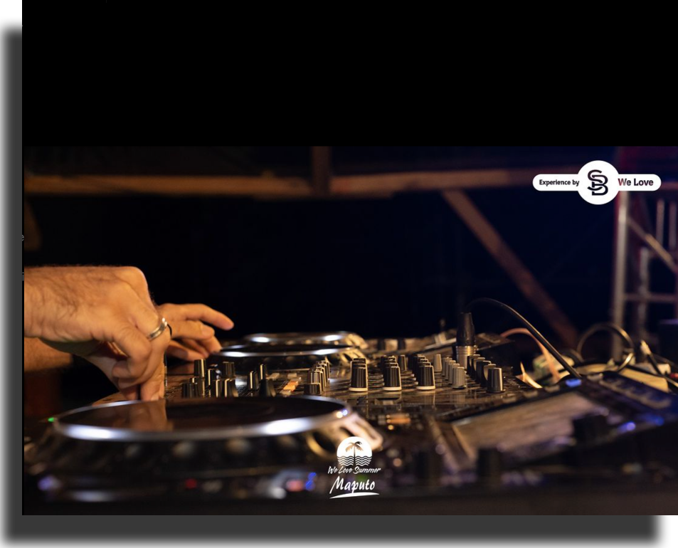 We Love Summer — DJ em ação